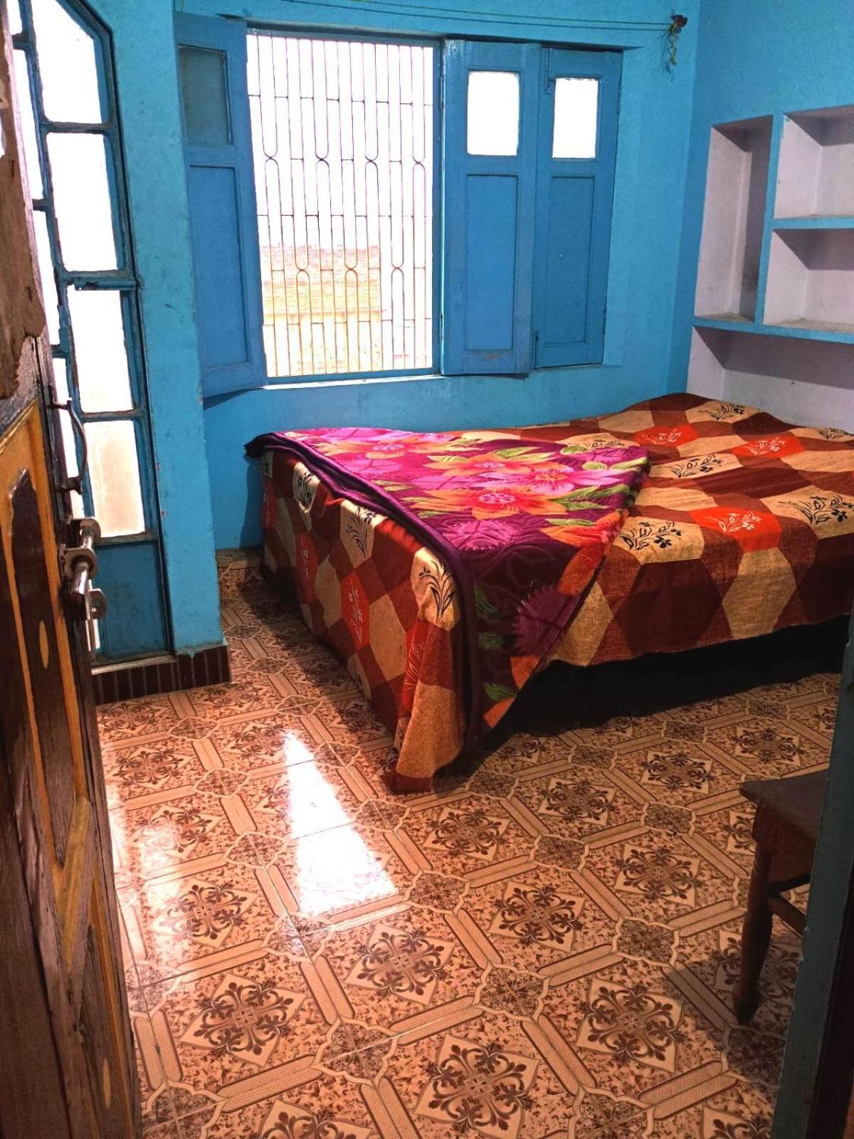 Tiwari Palace Modern Vision Guest House พาราณสี ภายนอก รูปภาพ